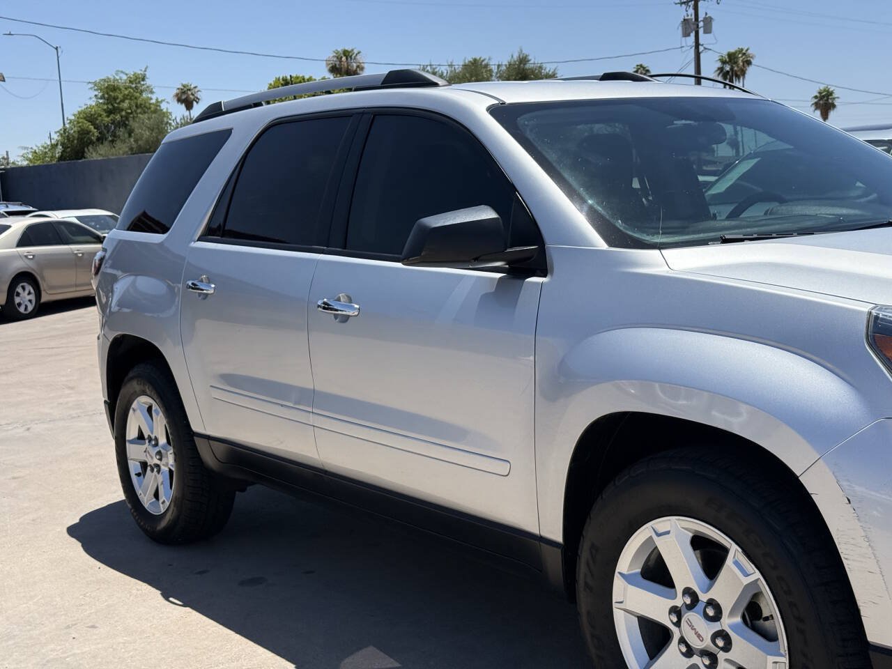 Used 2015 GMC Acadia SLE FWD image 18
