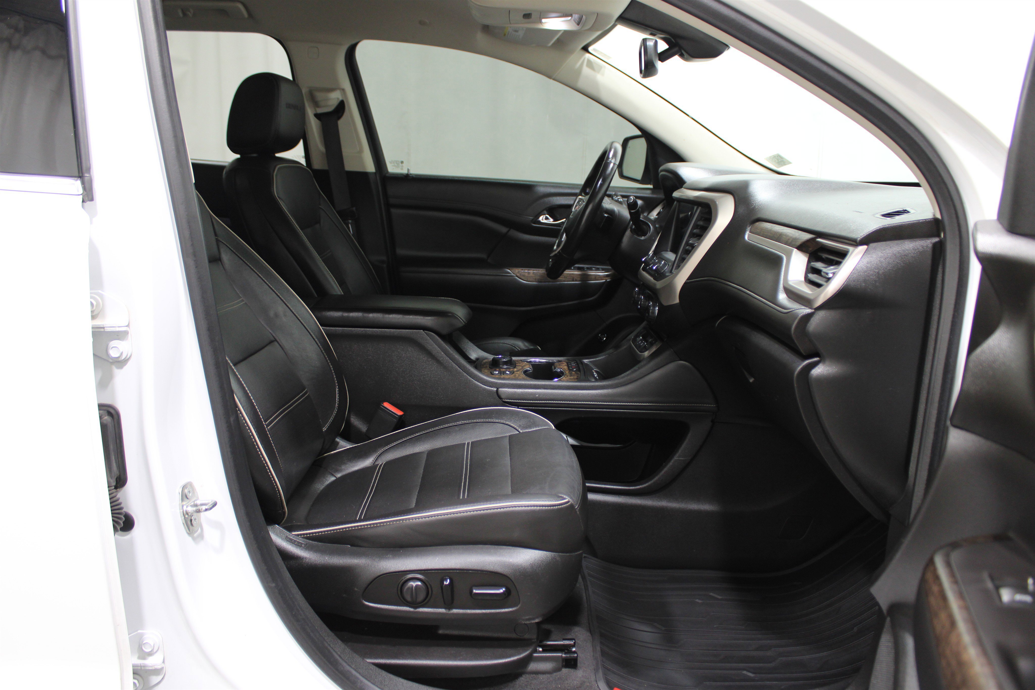 Used 2020 GMC Acadia Denali w/ Trailering Package image 39