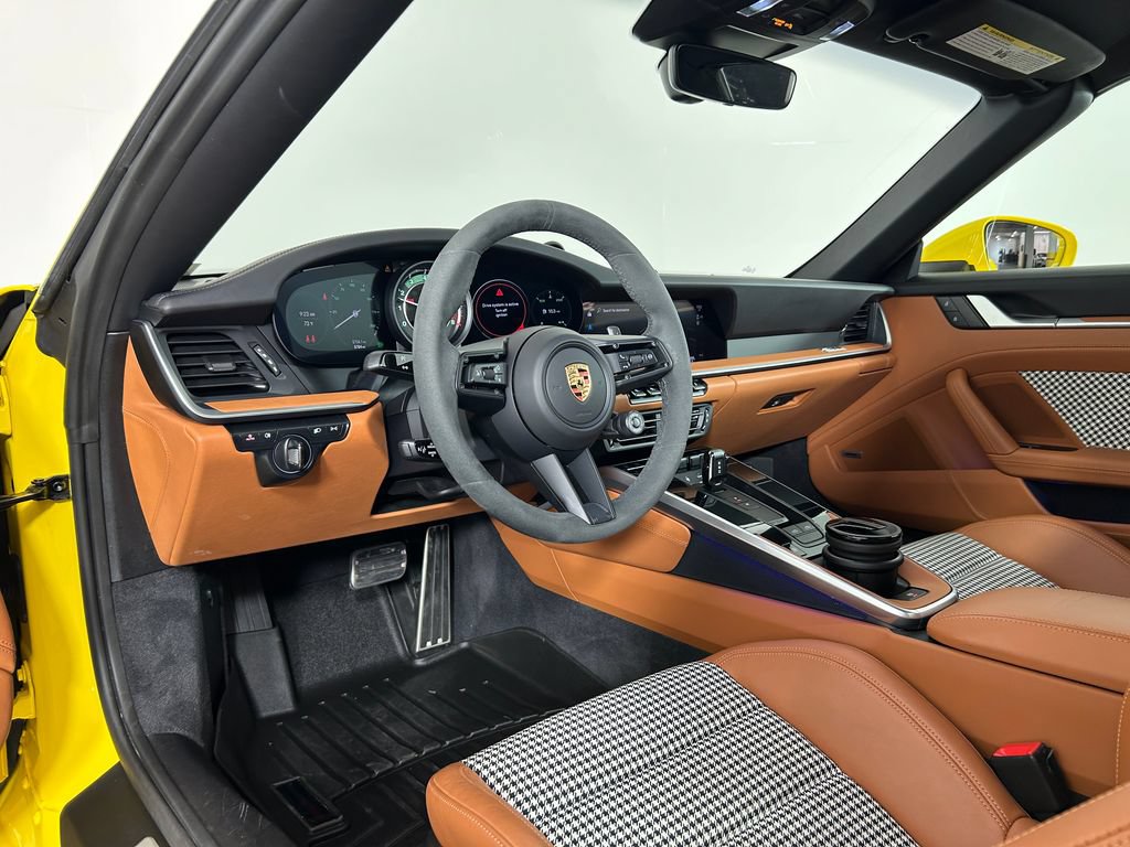 Certified 2024 Porsche 911 Targa 4 AWD/4WD image 4