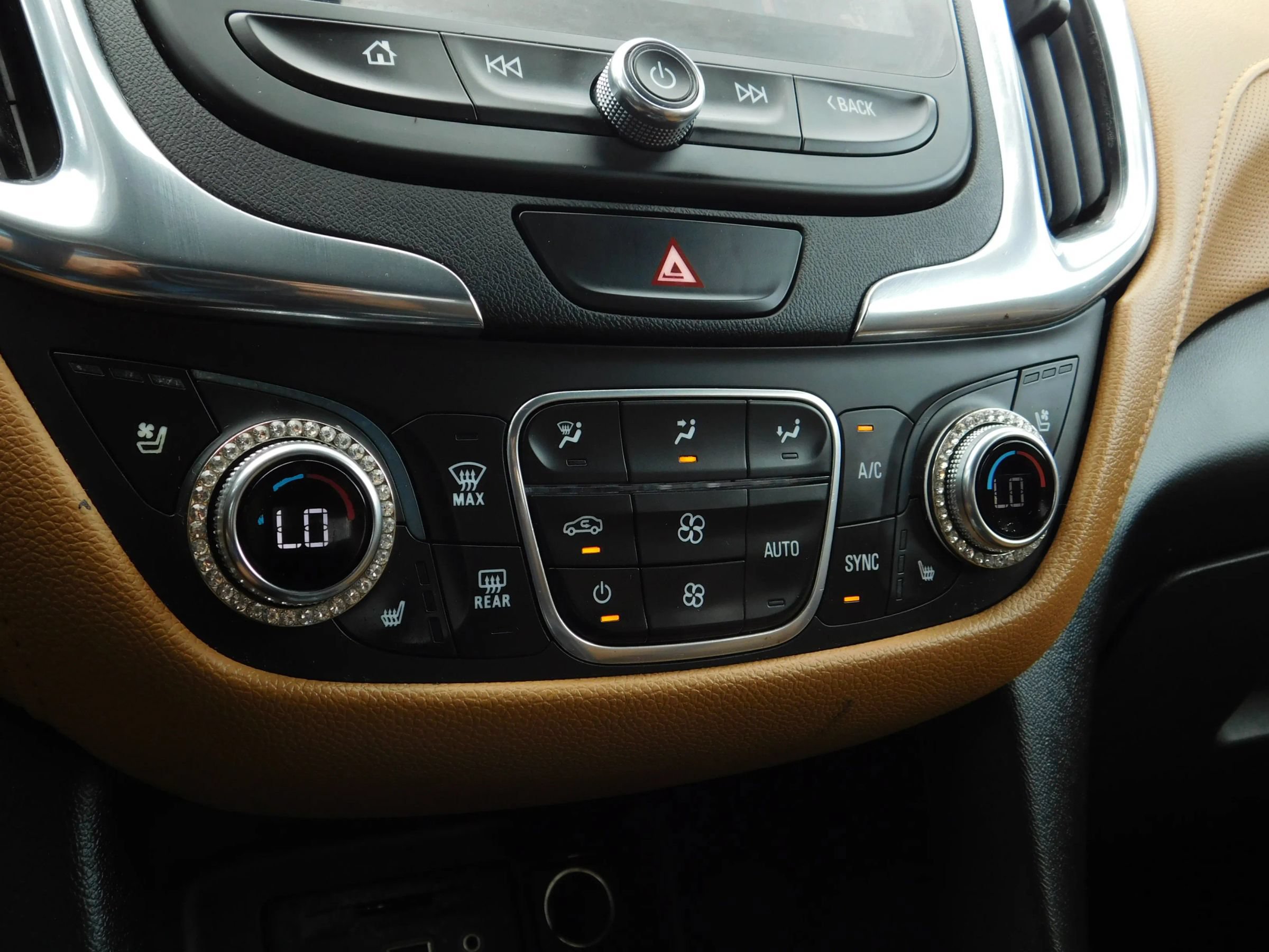 Used 2020 Chevrolet Equinox Premier FWD image 27