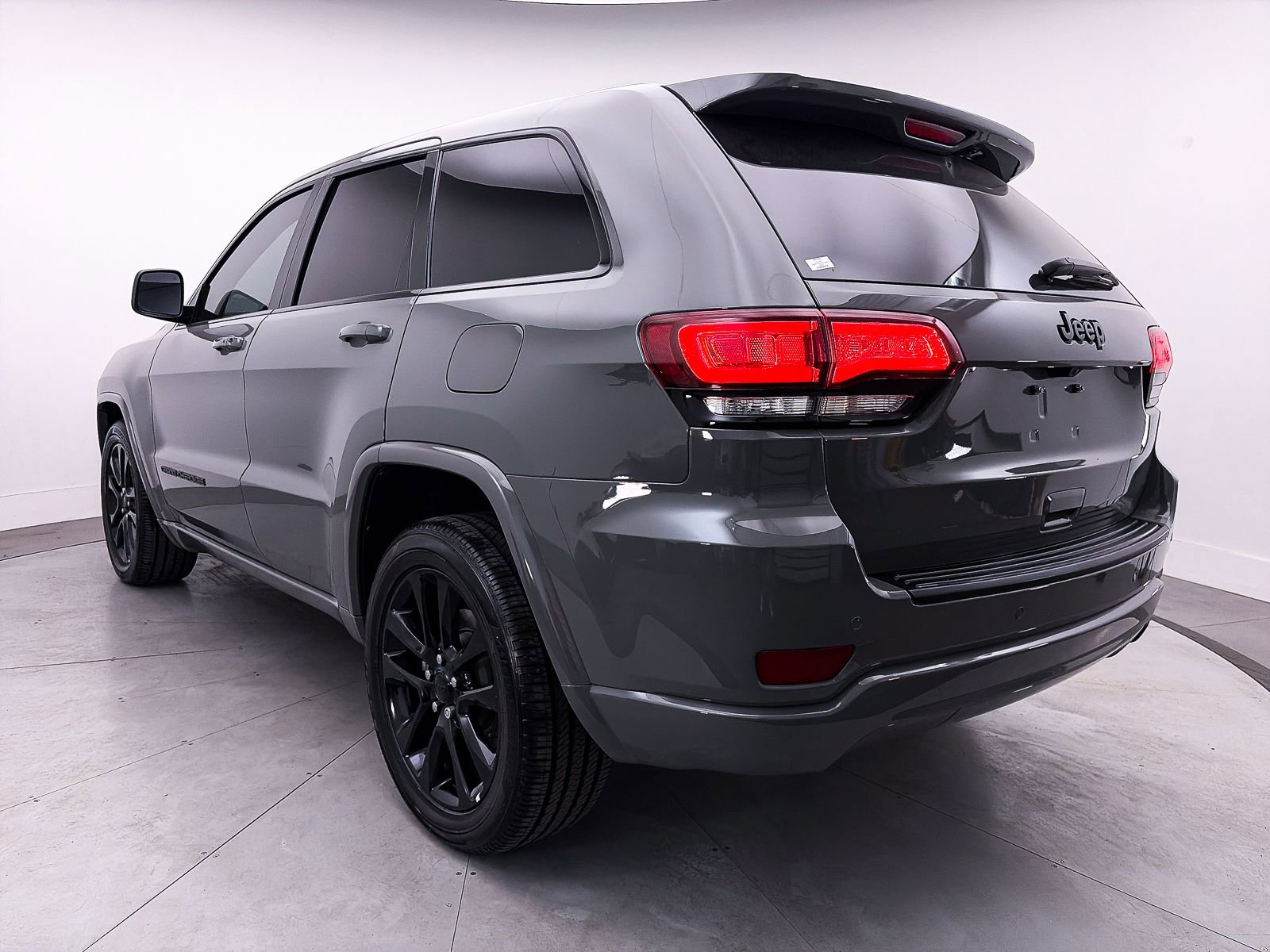 Used 2021 Jeep Grand Cherokee Laredo X RWD image 7
