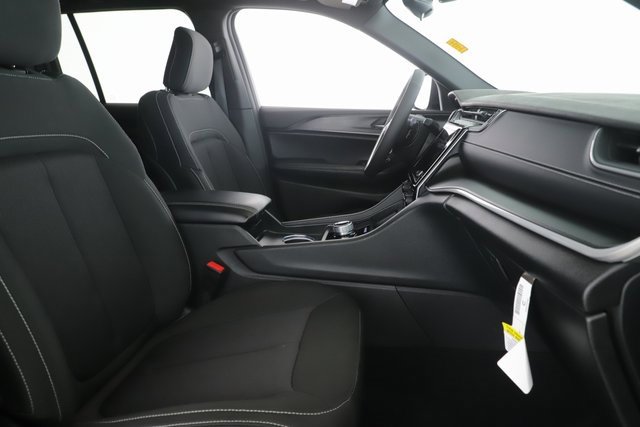 Used 2024 Jeep Grand Cherokee Laredo X w/ Trailer Tow Package image 30