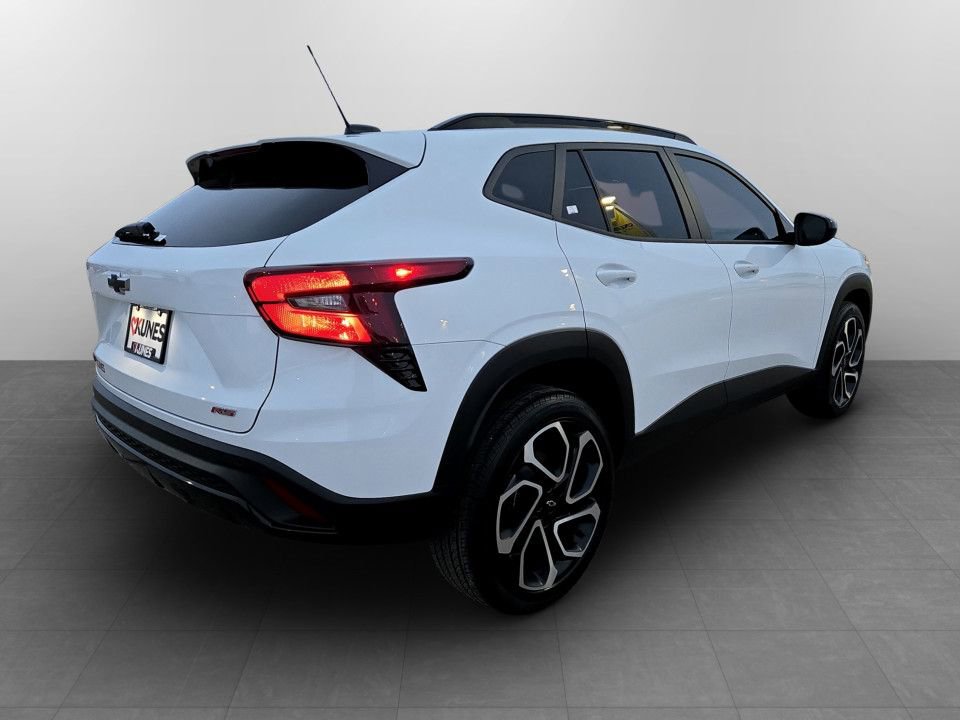 Used 2024 Chevrolet Trax RS w/ Sunroof Package image 7