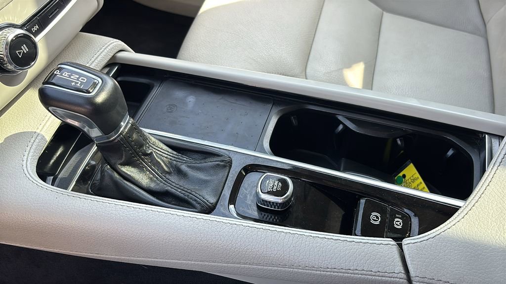 Used 2022 Volvo XC90 T5 Momentum w/ Climate Package image 24