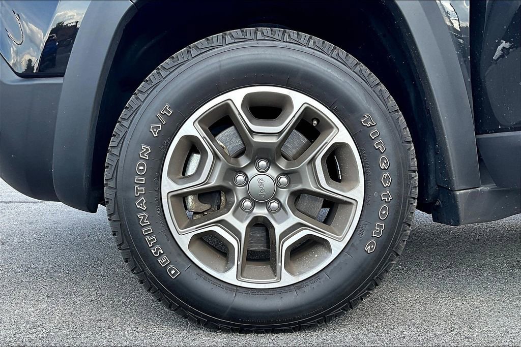 Used 2021 Jeep Cherokee Trailhawk w/ Comfort/Convenience Group image 9