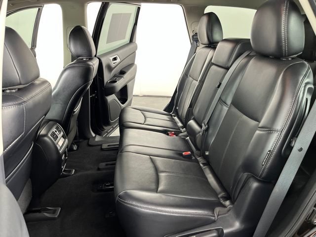 Used 2020 Nissan Pathfinder Platinum FWD image 43