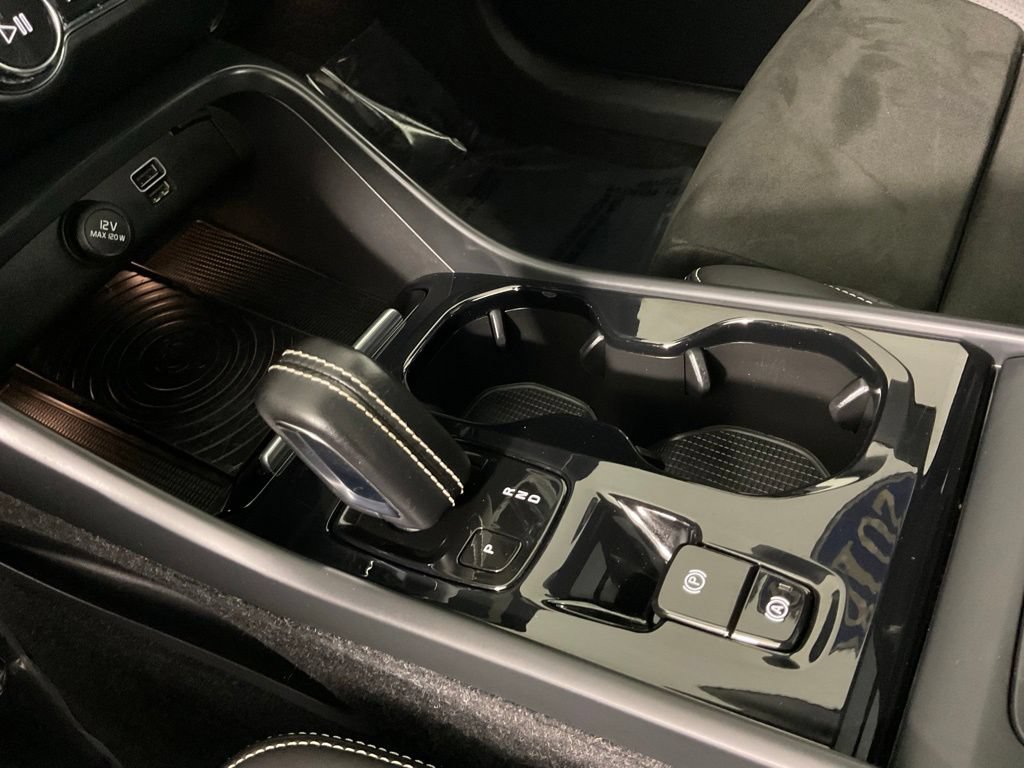 Used 2019 Volvo XC40 T5 R-Design AWD/4WD image 19