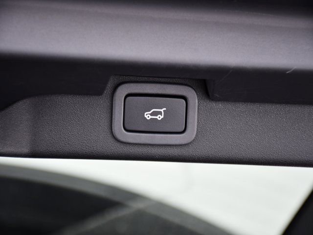 Used 2017 Land Rover Discovery HSE image 28