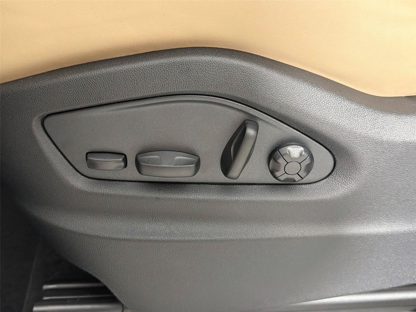 Certified 2026 Porsche Cayenne AWD/4WD image 31