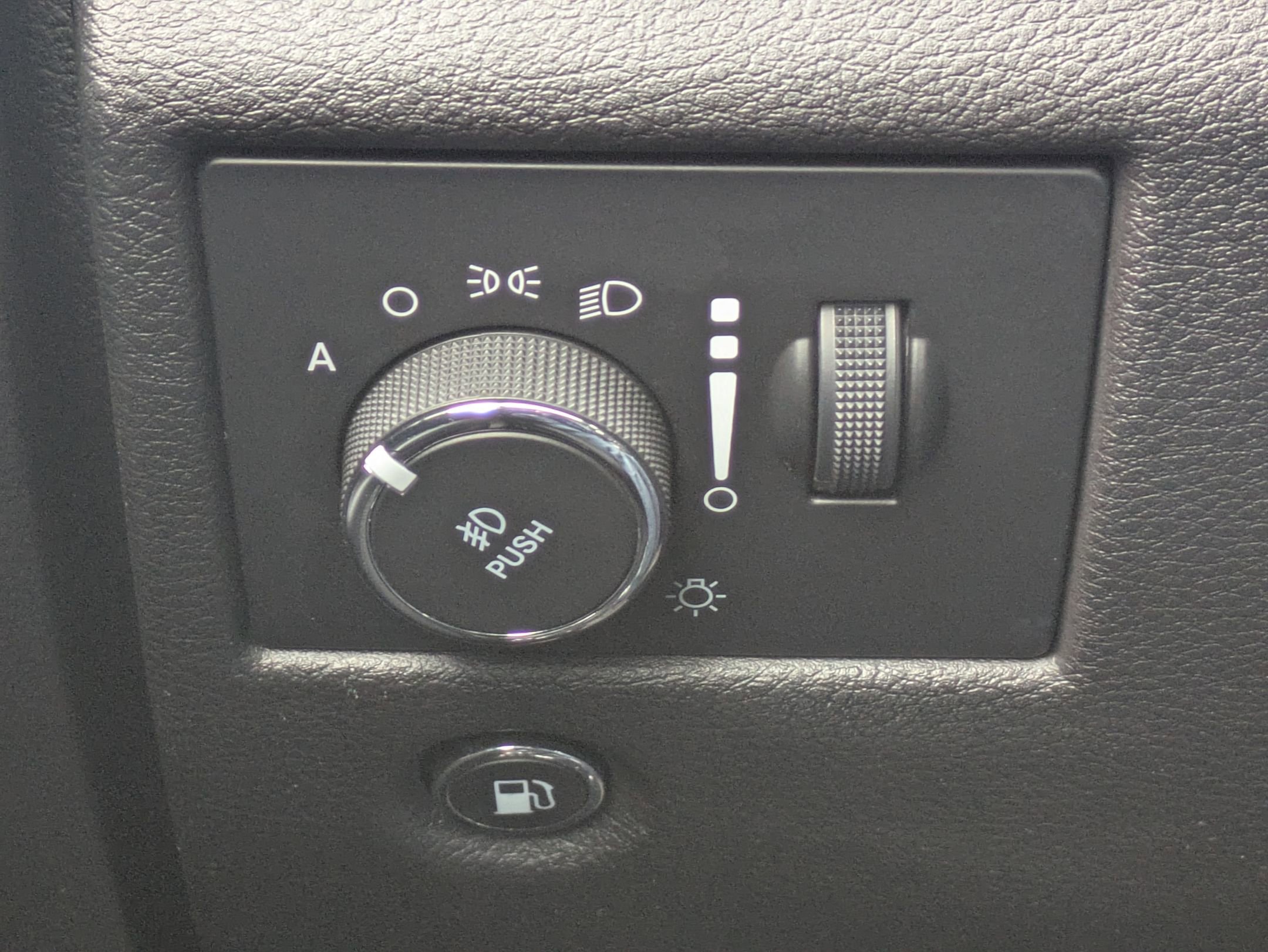 Used 2018 Jeep Grand Cherokee Laredo image 18