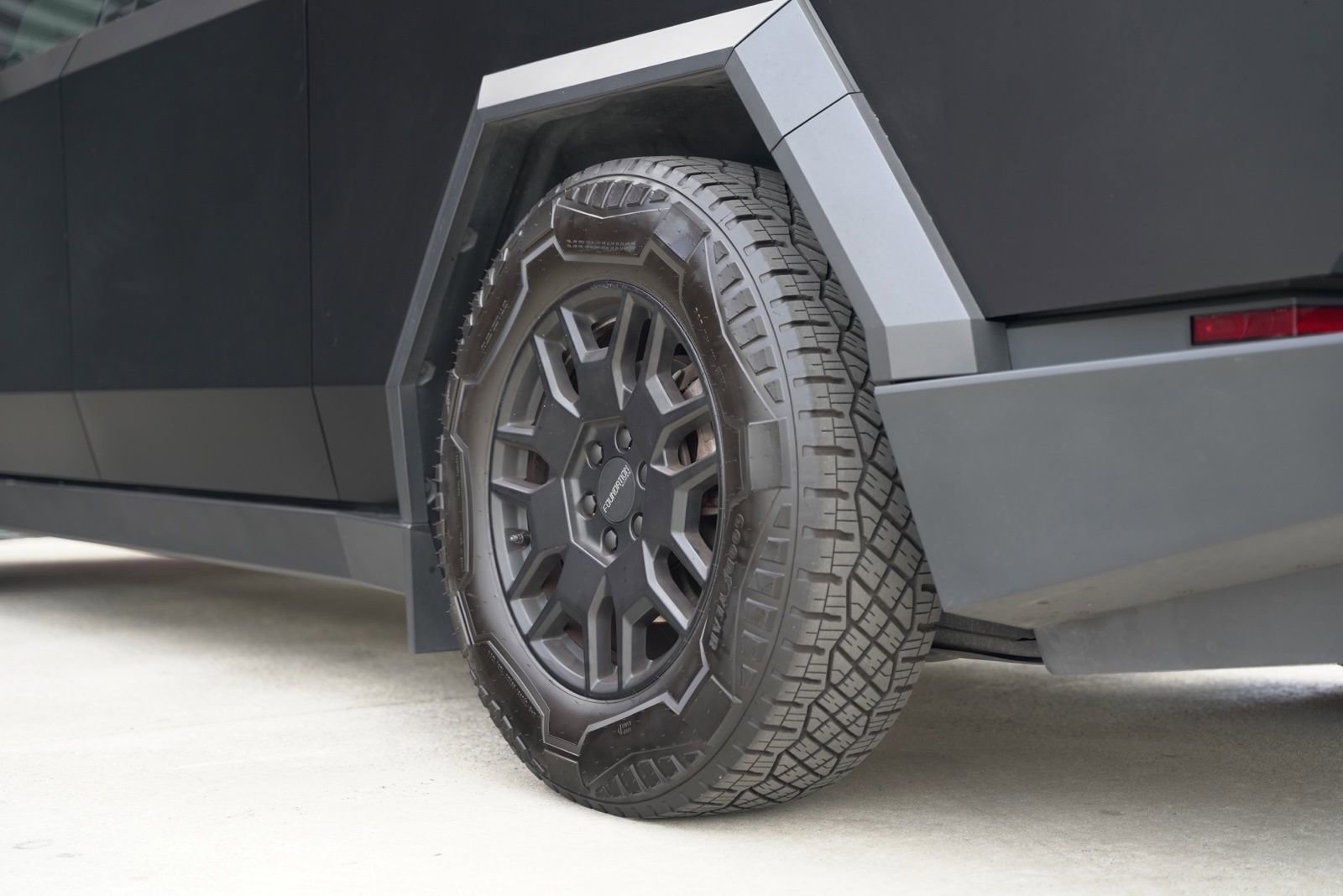 Used 2024 Tesla Cybertruck AWD Crew Cab image 13