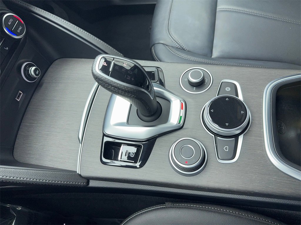 Used 2023 Alfa Romeo Stelvio Ti image 31