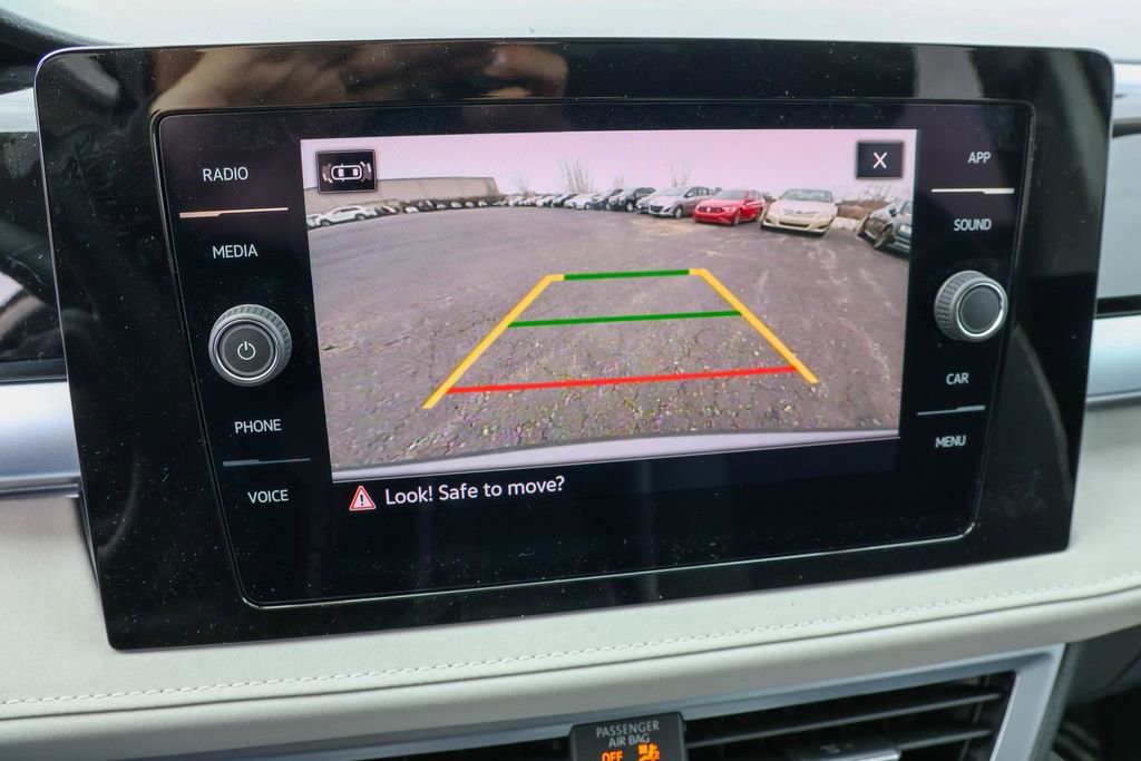 New 2025 Volkswagen Taos SE image 29