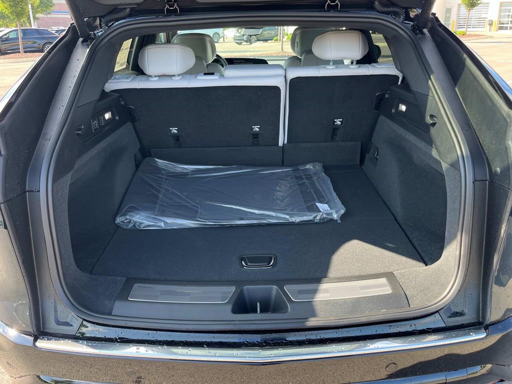 New 2025 Cadillac Lyriq Luxury image 11