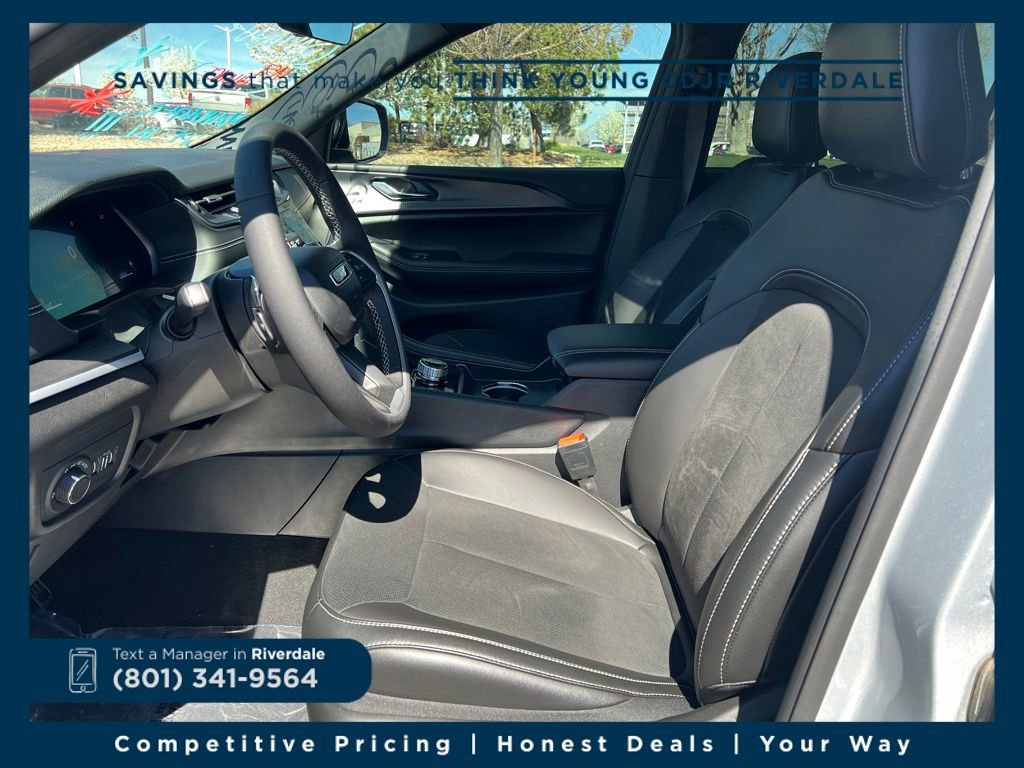 New 2025 Jeep Grand Cherokee L Altitude w/ Trailer Tow Package image 9