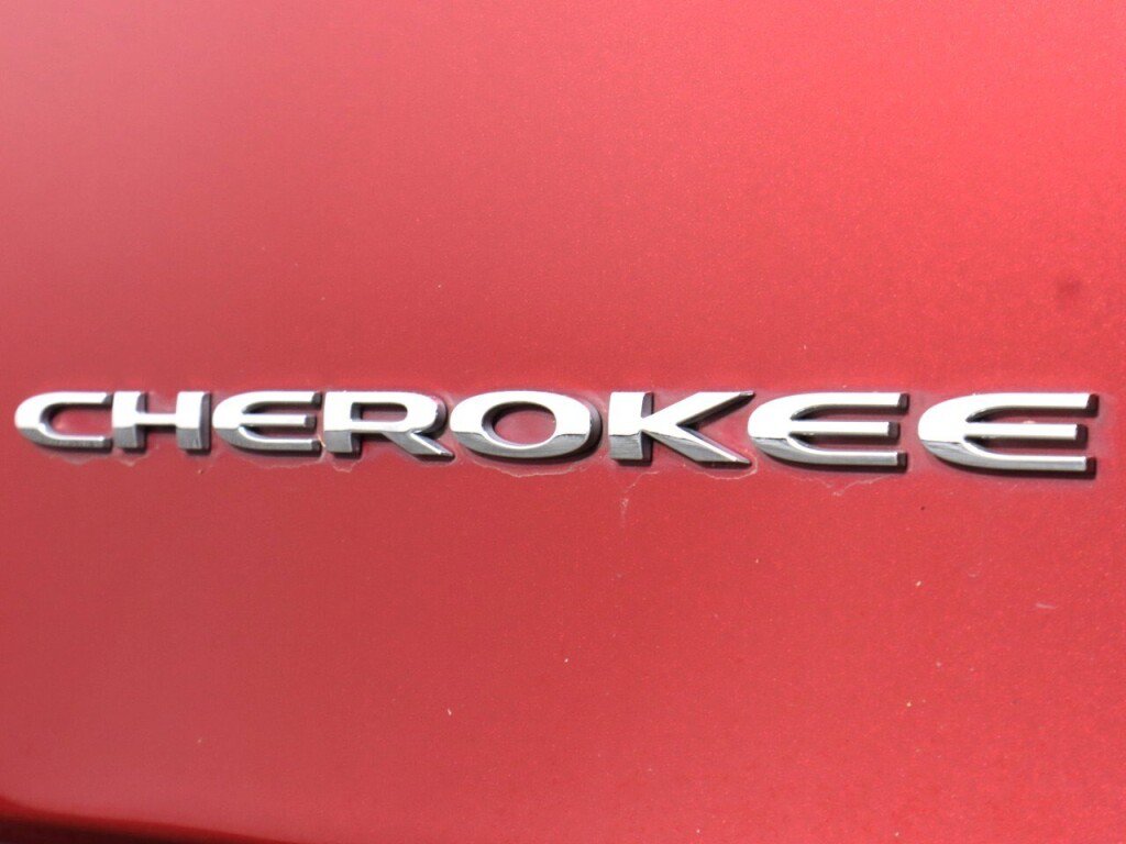Used 2016 Jeep Cherokee Sport AWD/4WD image 35