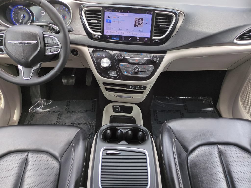 Used 2023 Chrysler Pacifica Touring-L FWD image 15
