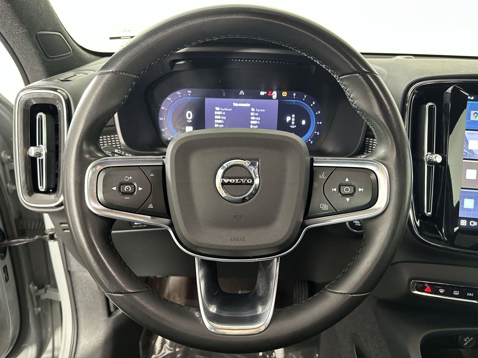 Used 2024 Volvo XC40 B5 Plus image 14