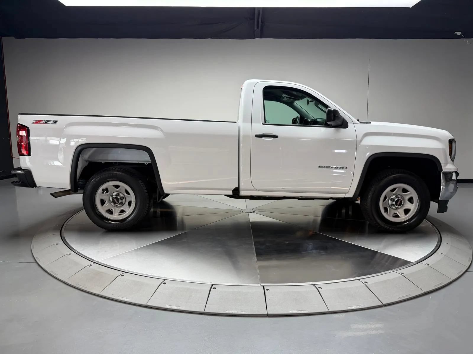 Used 2017 GMC Sierra 1500 2WD Regular Cab image 6