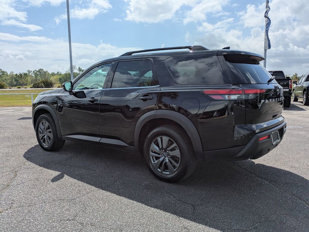 Used 2024 Nissan Pathfinder SV image 7