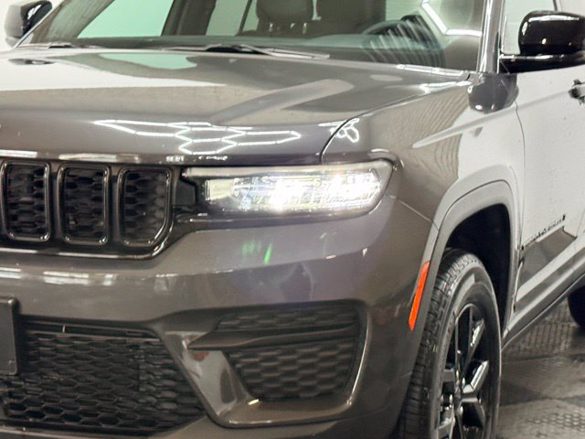 Certified 2024 Jeep Grand Cherokee Altitude AWD/4WD image 6