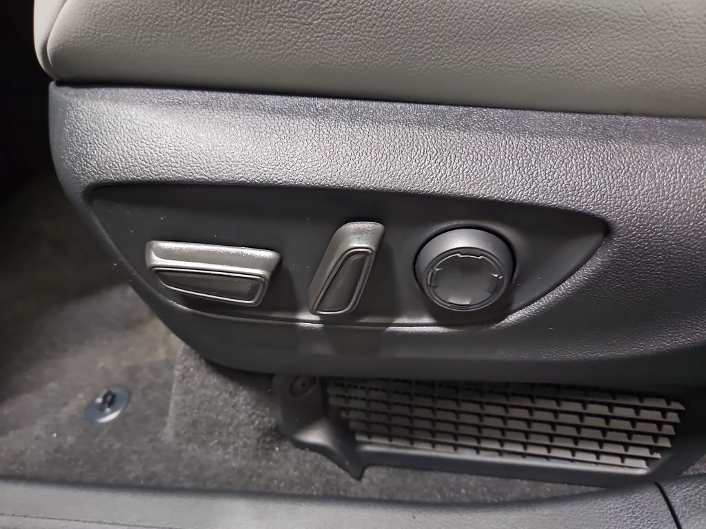 New 2026 Toyota Sienna XLE image 12