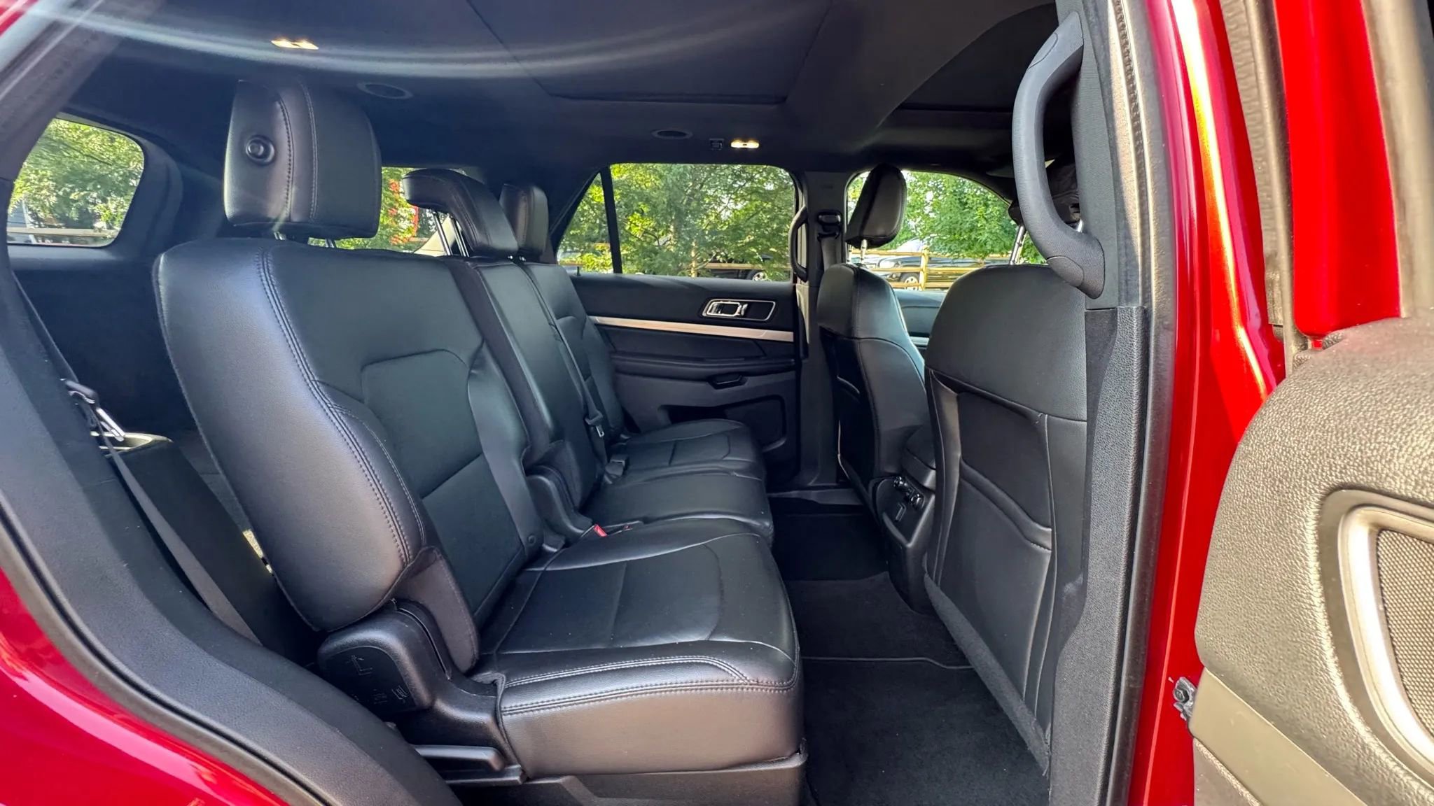 Used 2018 Ford Explorer XLT w/ Equipment Group 202A image 26