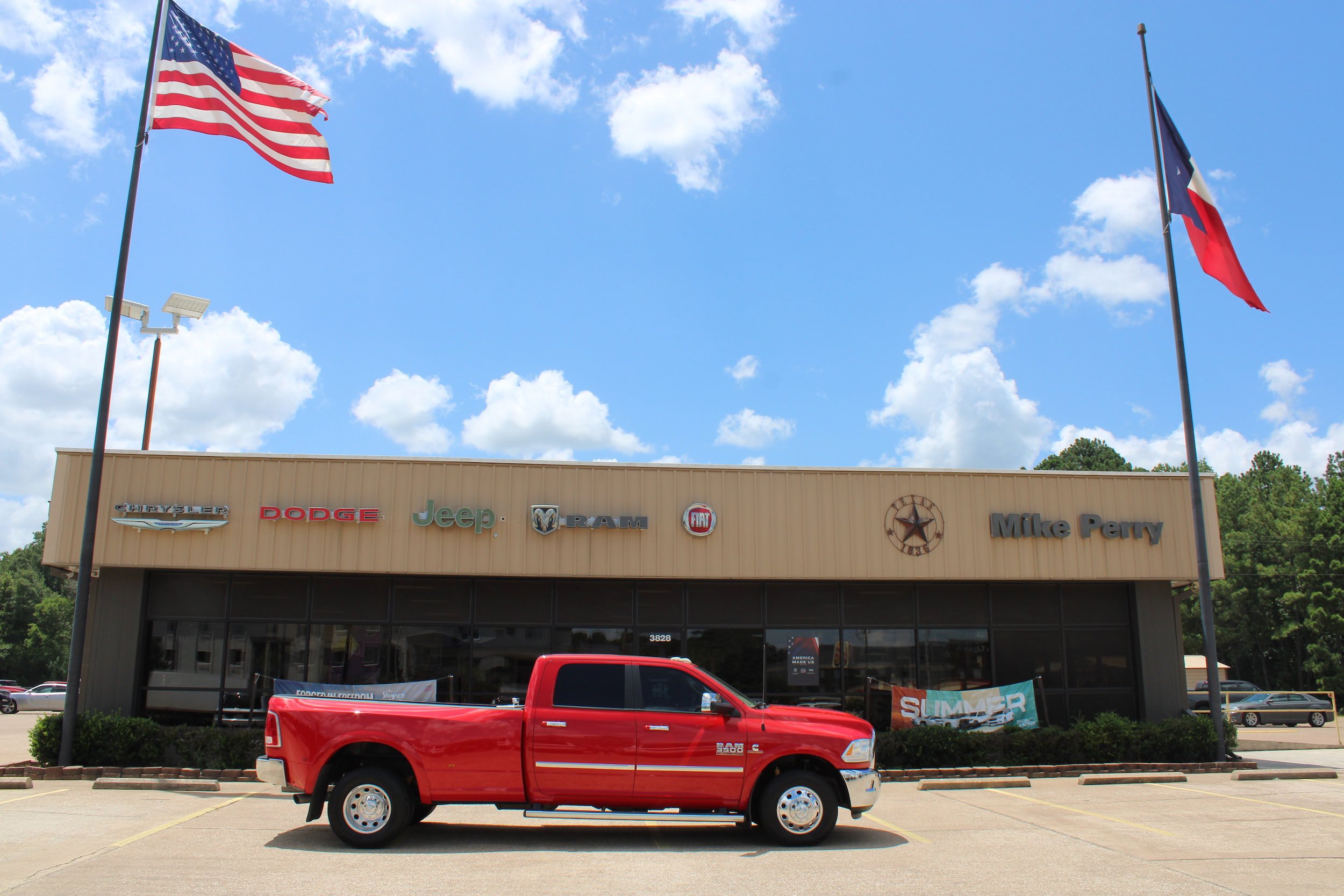 Used 2014 RAM 3500 Laramie w/ Convenience Group RWD image 5