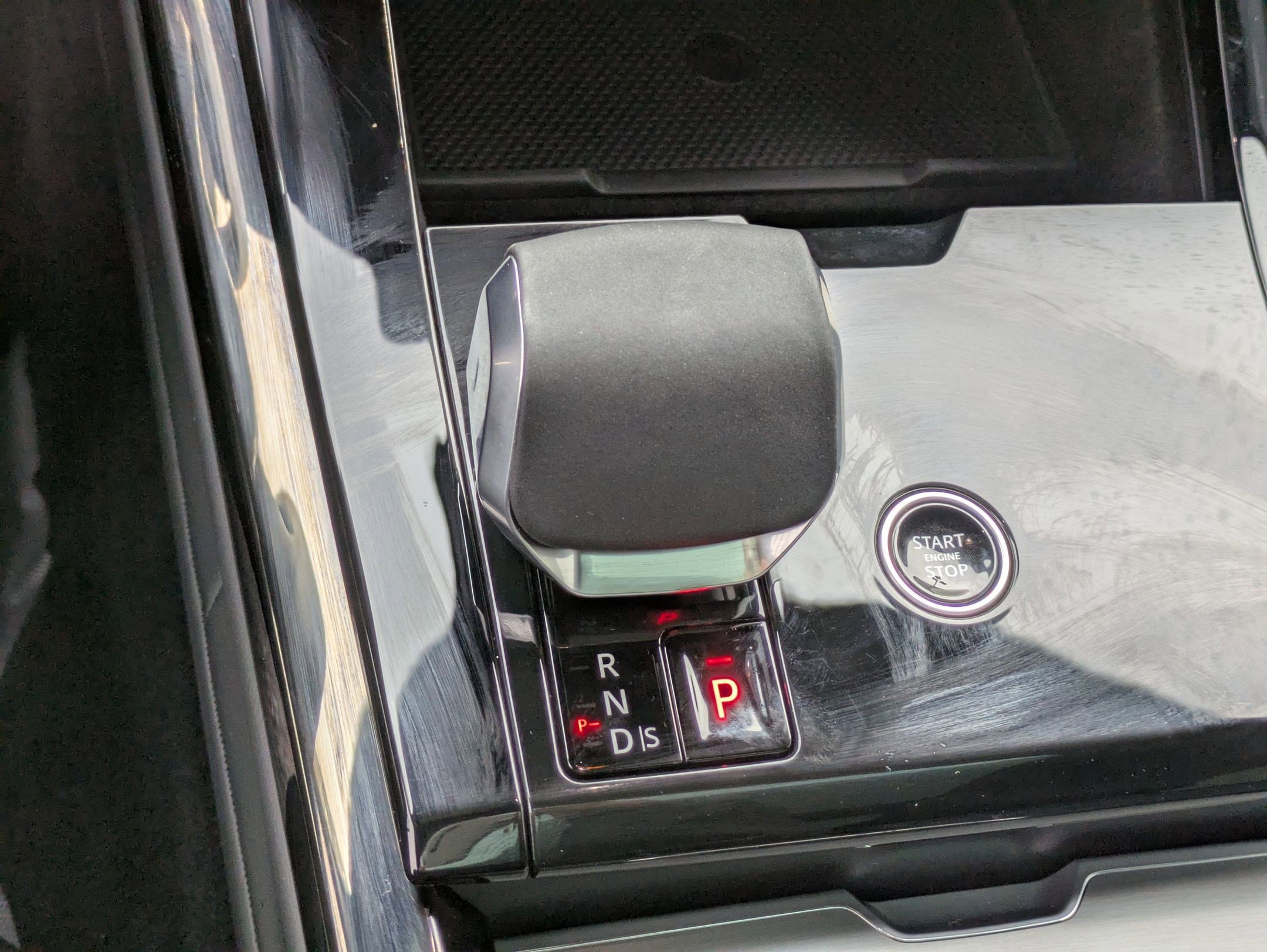 Used 2025 Land Rover Range Rover Sport image 25