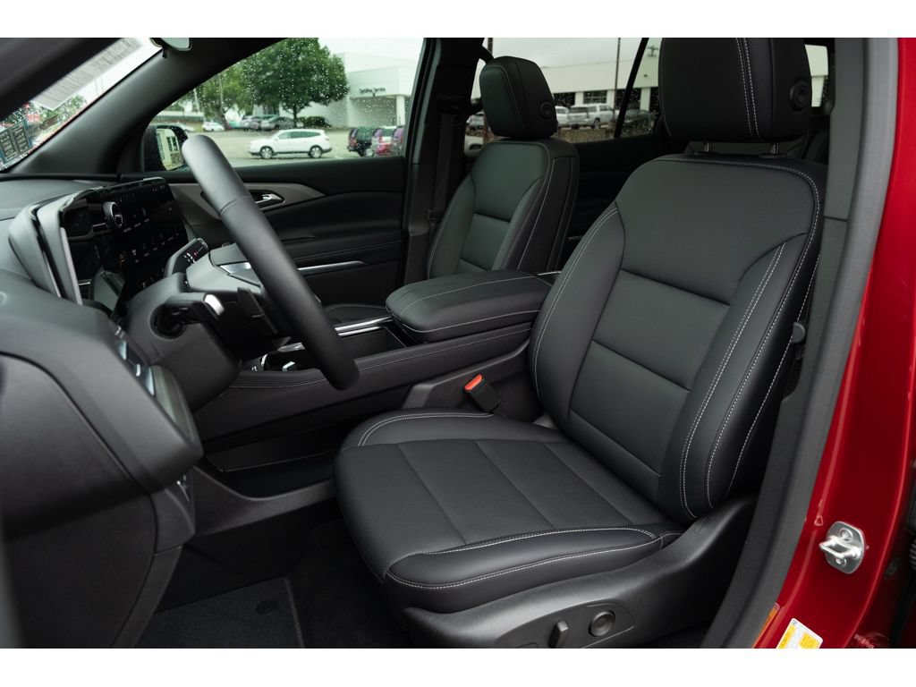 Used 2025 Chevrolet Traverse LT w/ Sun and Wheel Package FWD image 12