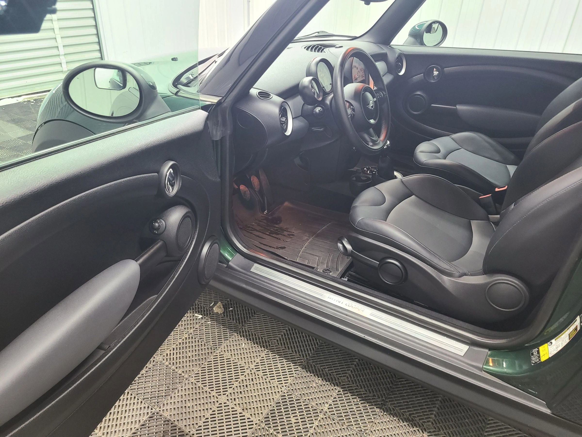 Used 2011 MINI Cooper Convertible image 19