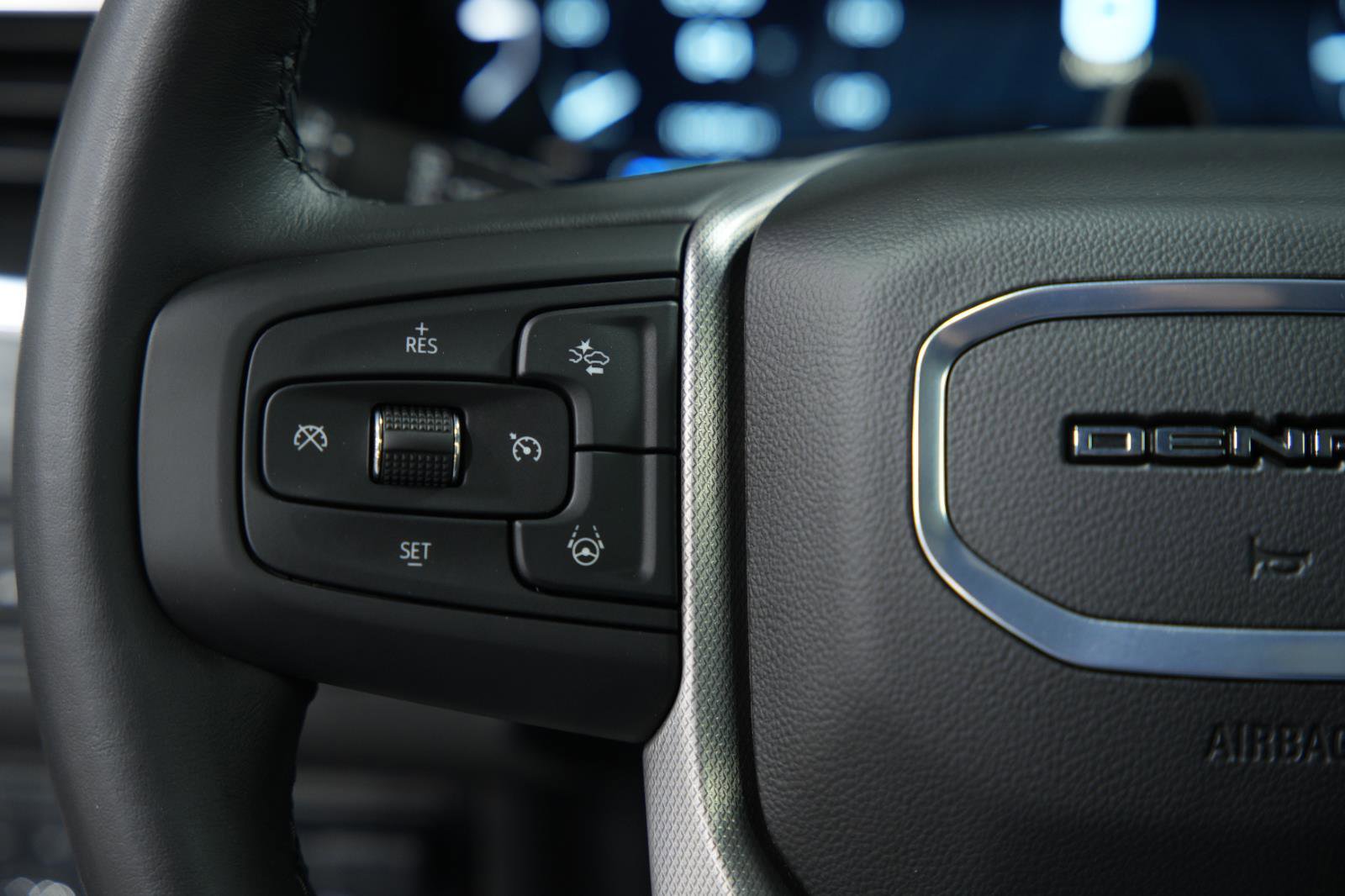 Used 2024 GMC Yukon Denali w/ Advanced Technology Package image 40