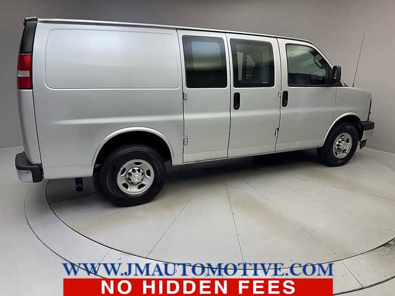 Used 2017 Chevrolet Express 2500 RWD image 6