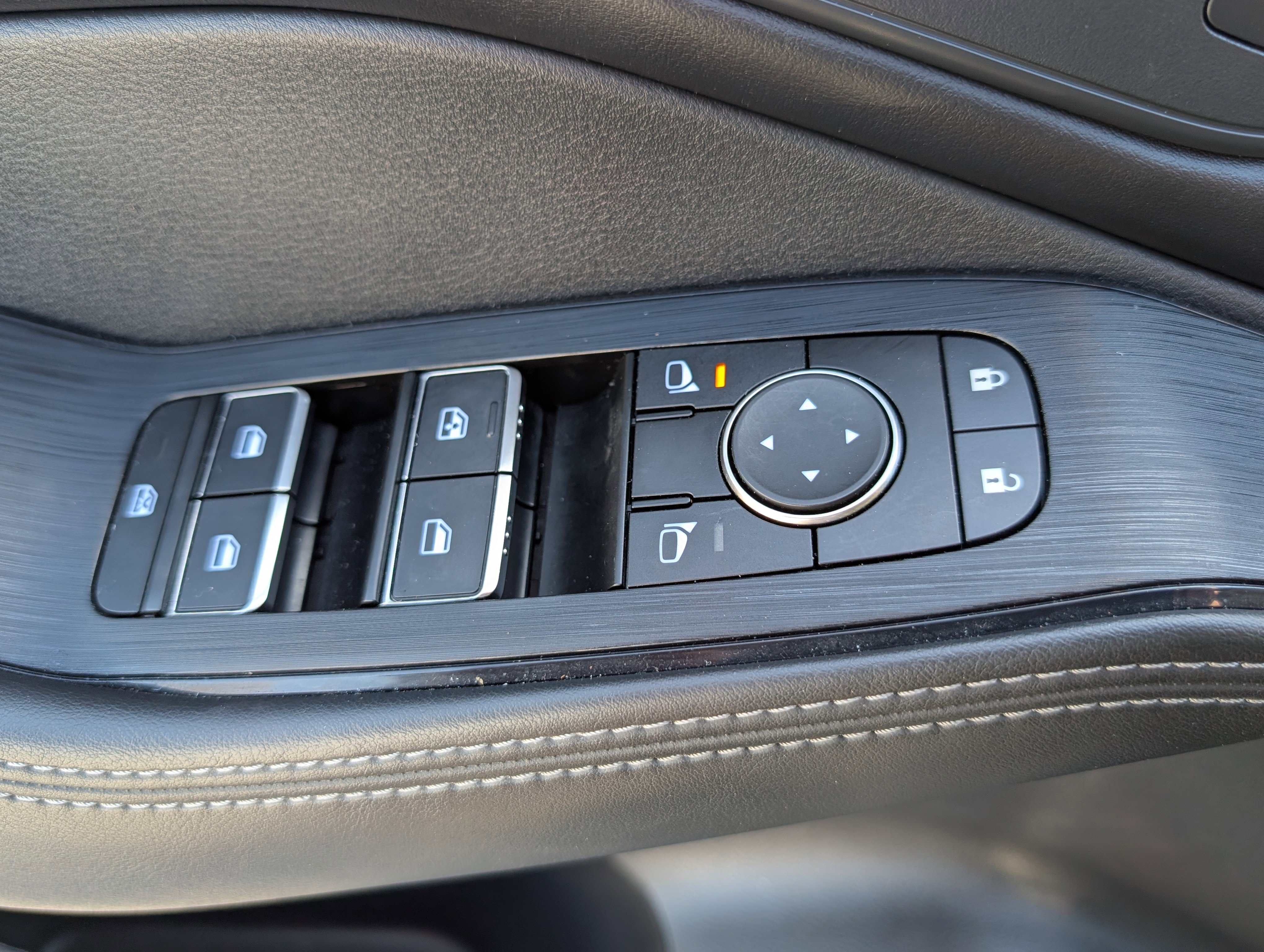 Used 2023 Nissan Rogue SL w/ SL Premium Package image 20