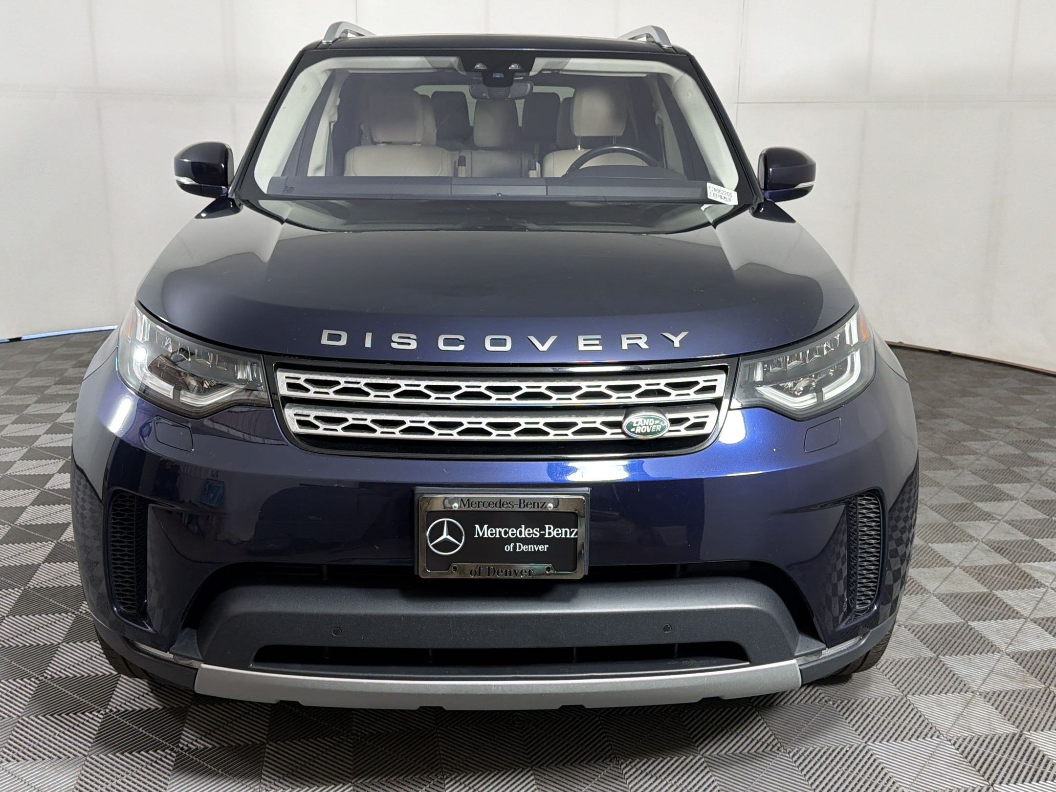 Used 2018 Land Rover Discovery HSE AWD/4WD image 6