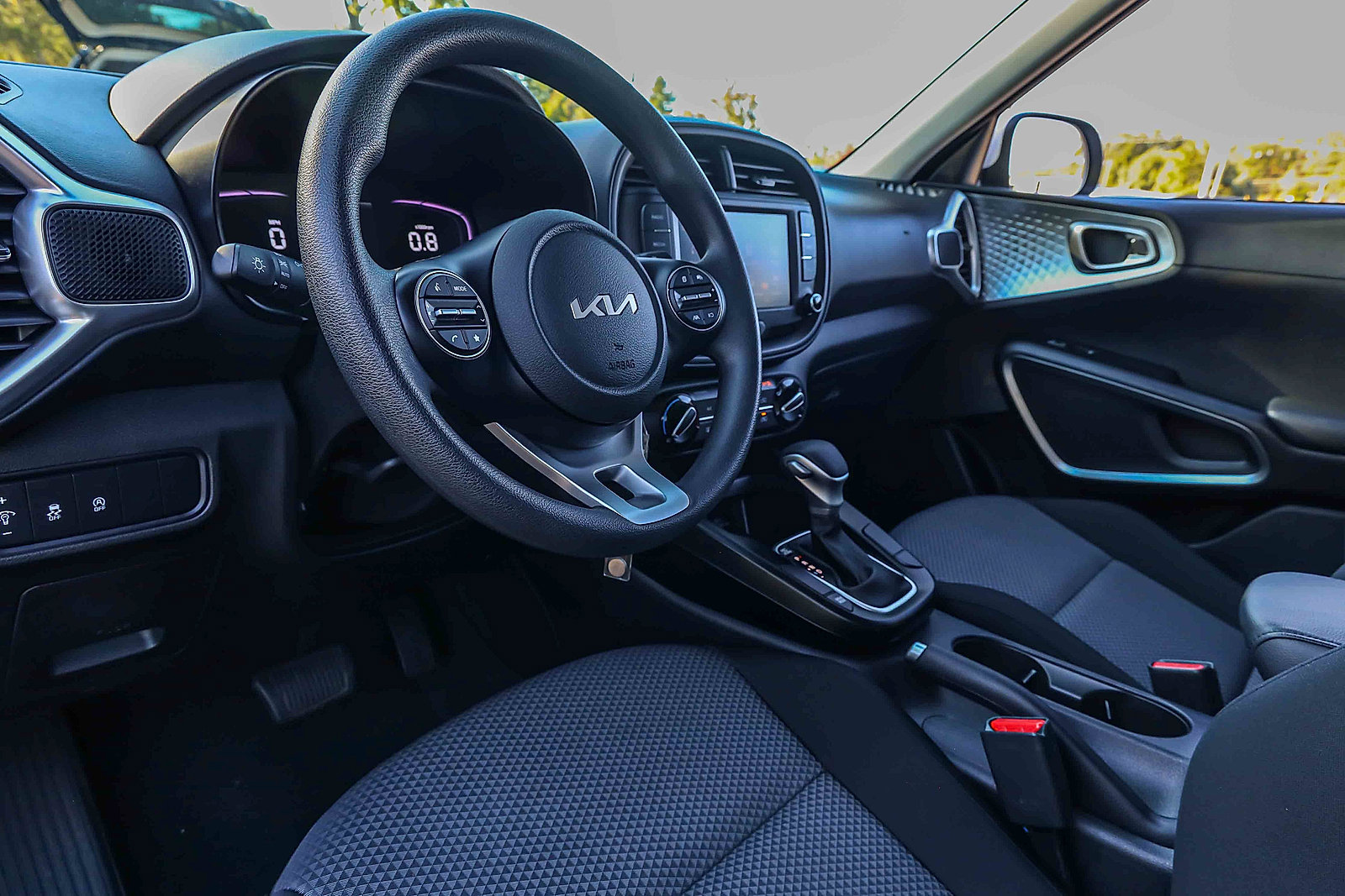 Certified 2025 Kia Soul LX w/ LX Technology Package FWD image 7