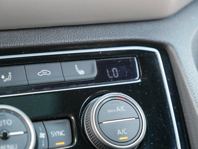 Certified 2023 Volkswagen Atlas Cross Sport SE w/ Panoramic Sunroof Package AWD/4WD image 32