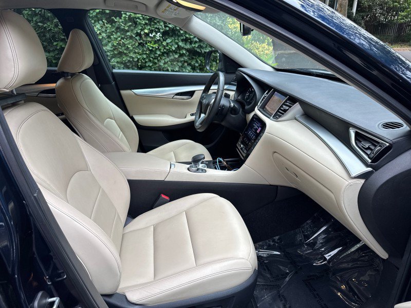 Used 2019 INFINITI QX50 Luxe w/ Navigation Package AWD/4WD image 23