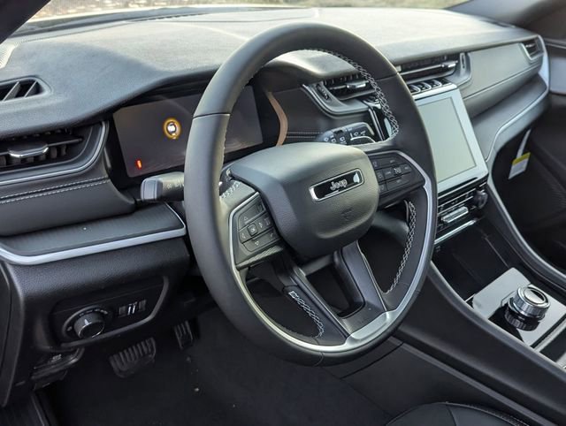 New 2025 Jeep Grand Cherokee Laredo image 10