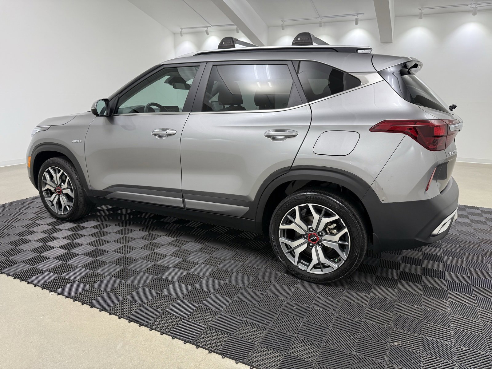 Used 2023 Kia Seltos SX w/ SX Sunroof Package image 5