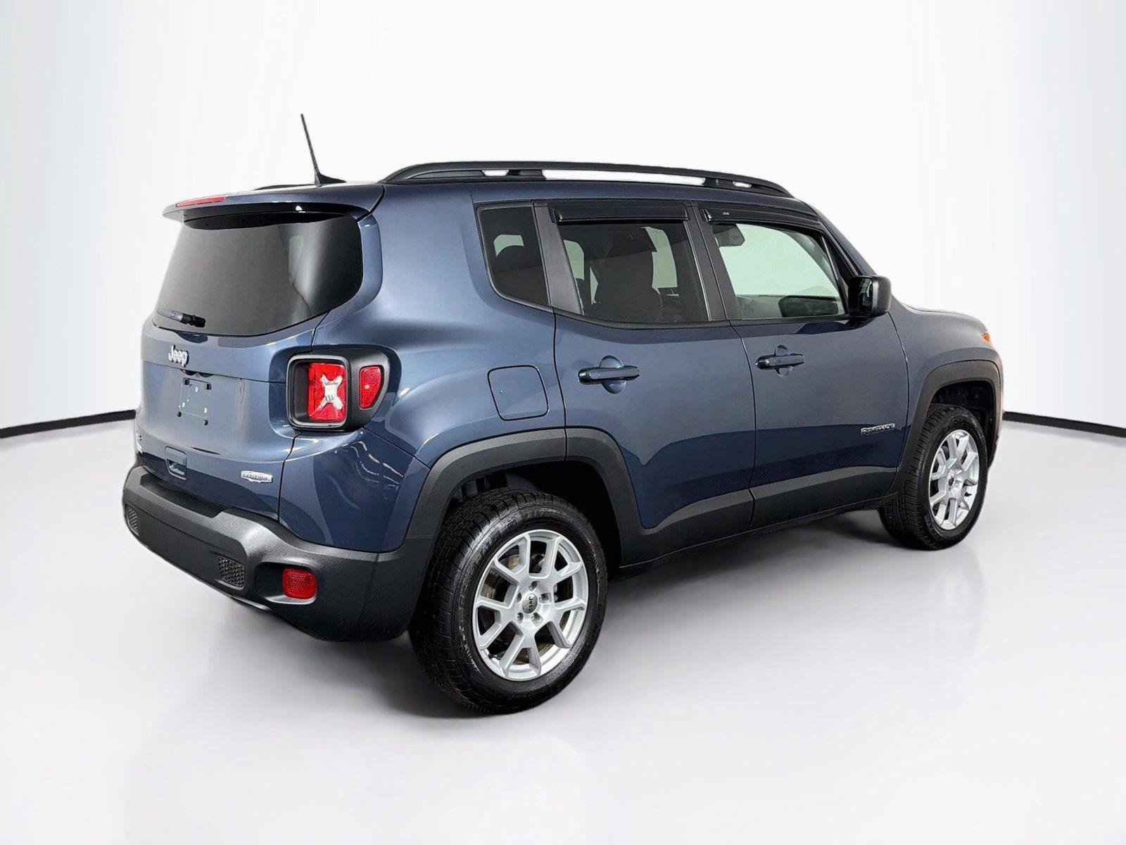 Used 2022 Jeep Renegade Latitude AWD/4WD image 11