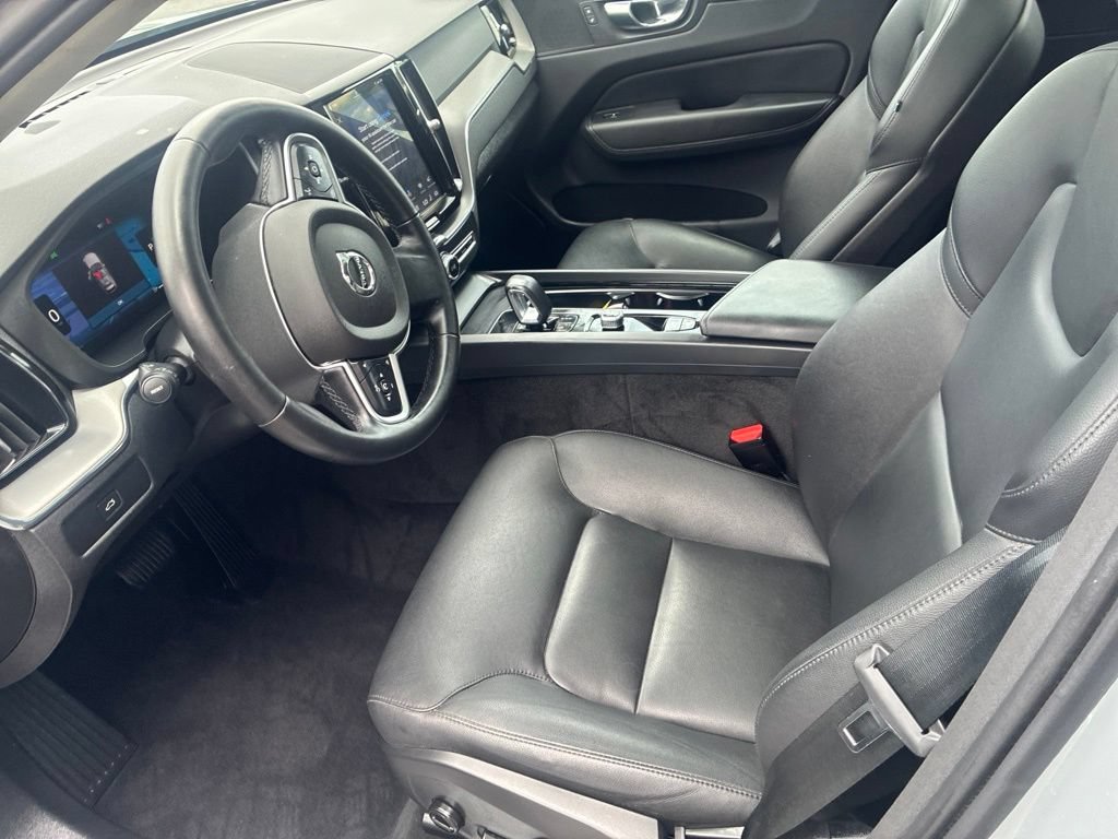 Used 2025 Volvo XC60 B5 Core w/ Protection Package Premier AWD/4WD image 10