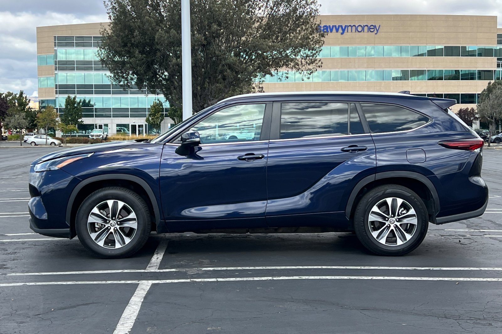 Used 2024 Toyota Highlander XLE image 7