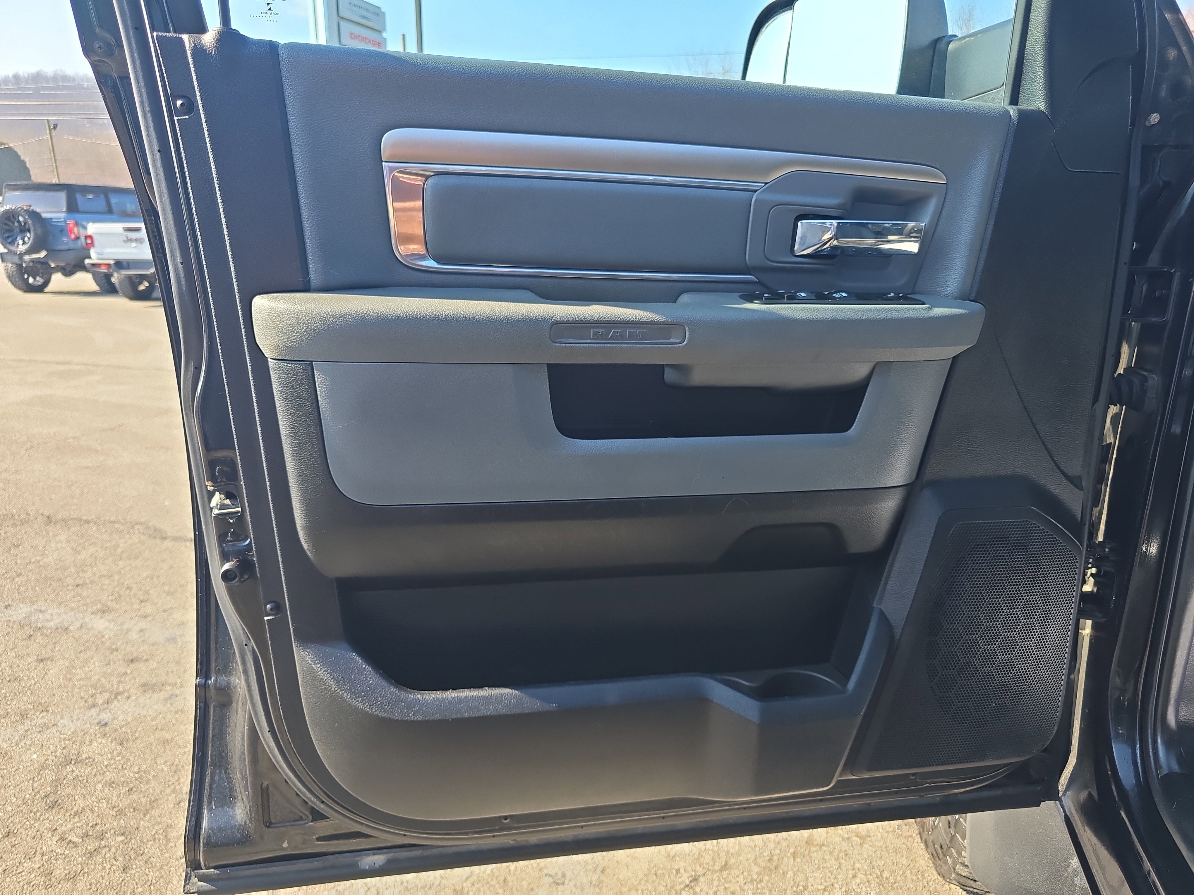 Used 2017 RAM 2500 SLT w/ Snow Chief Group image 17