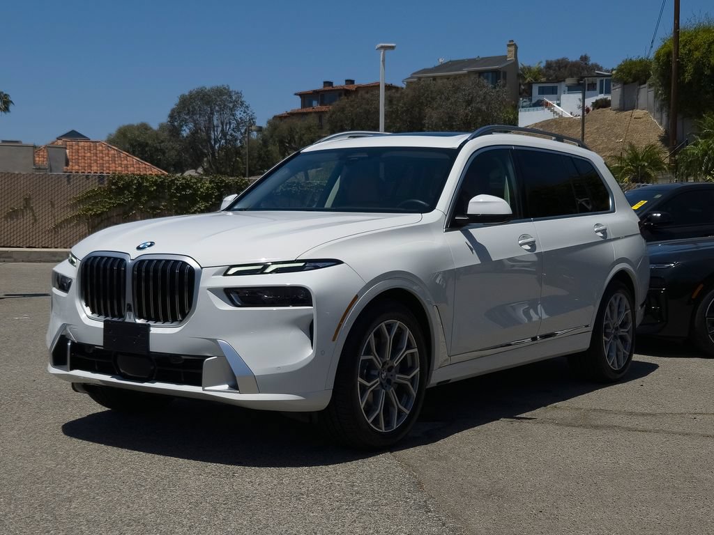 Used 2024 BMW X7 xDrive40i w/ Parking Assistance Package AWD/4WD image 2