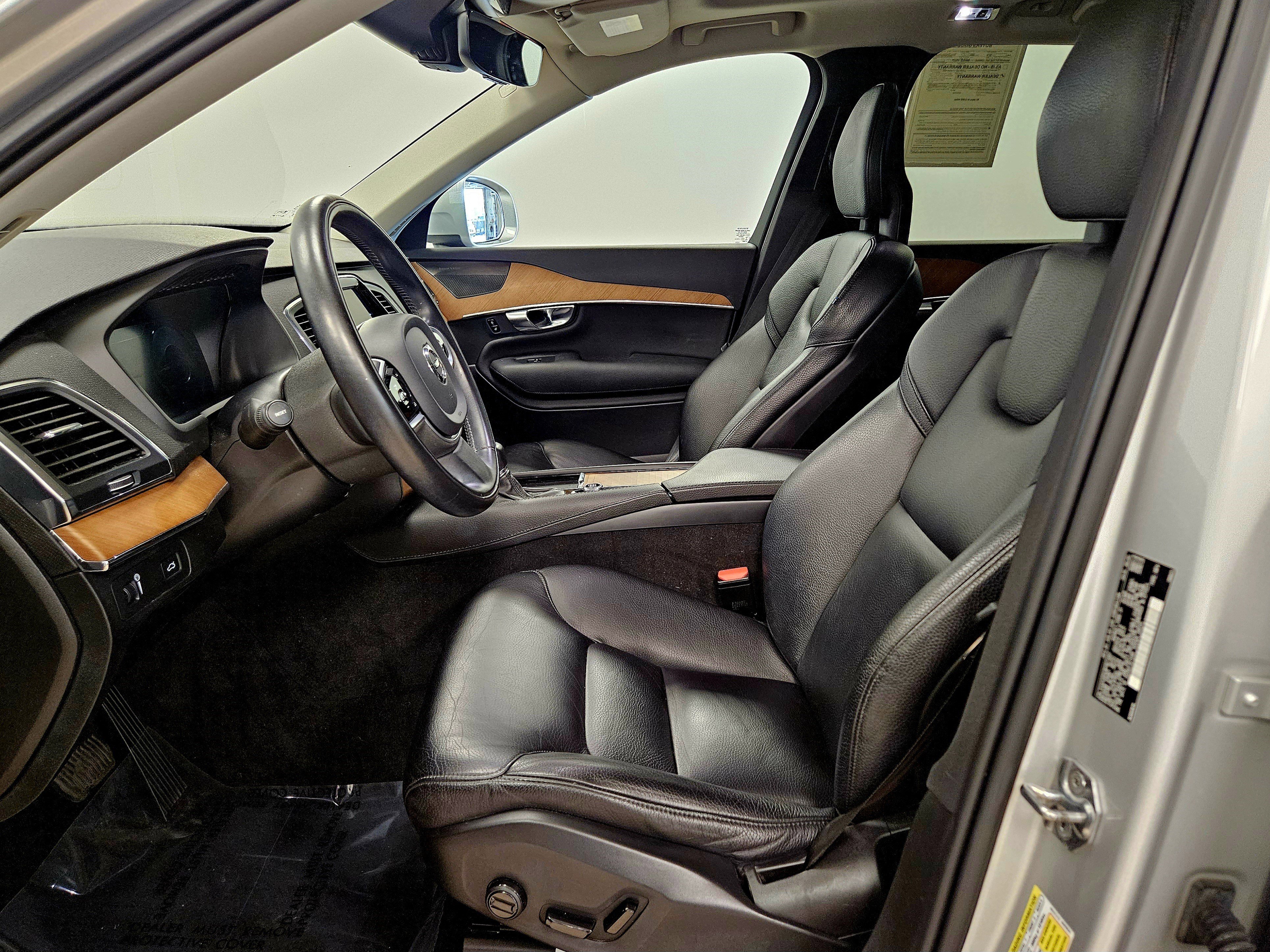 Used 2021 Volvo XC90 T6 Momentum w/ Protection Package Premier image 8