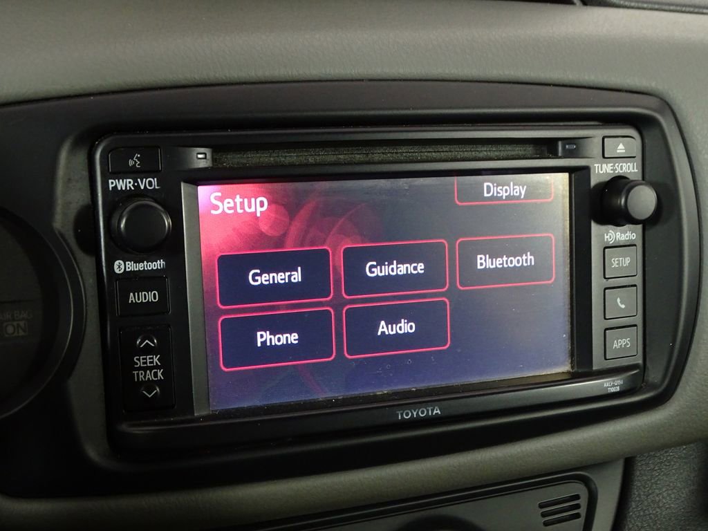 Used 2015 Toyota Yaris L image 23