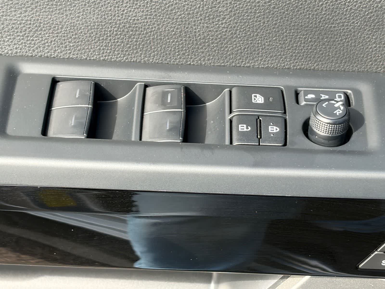 Used 2026 Toyota Tundra Limited AWD/4WD image 15