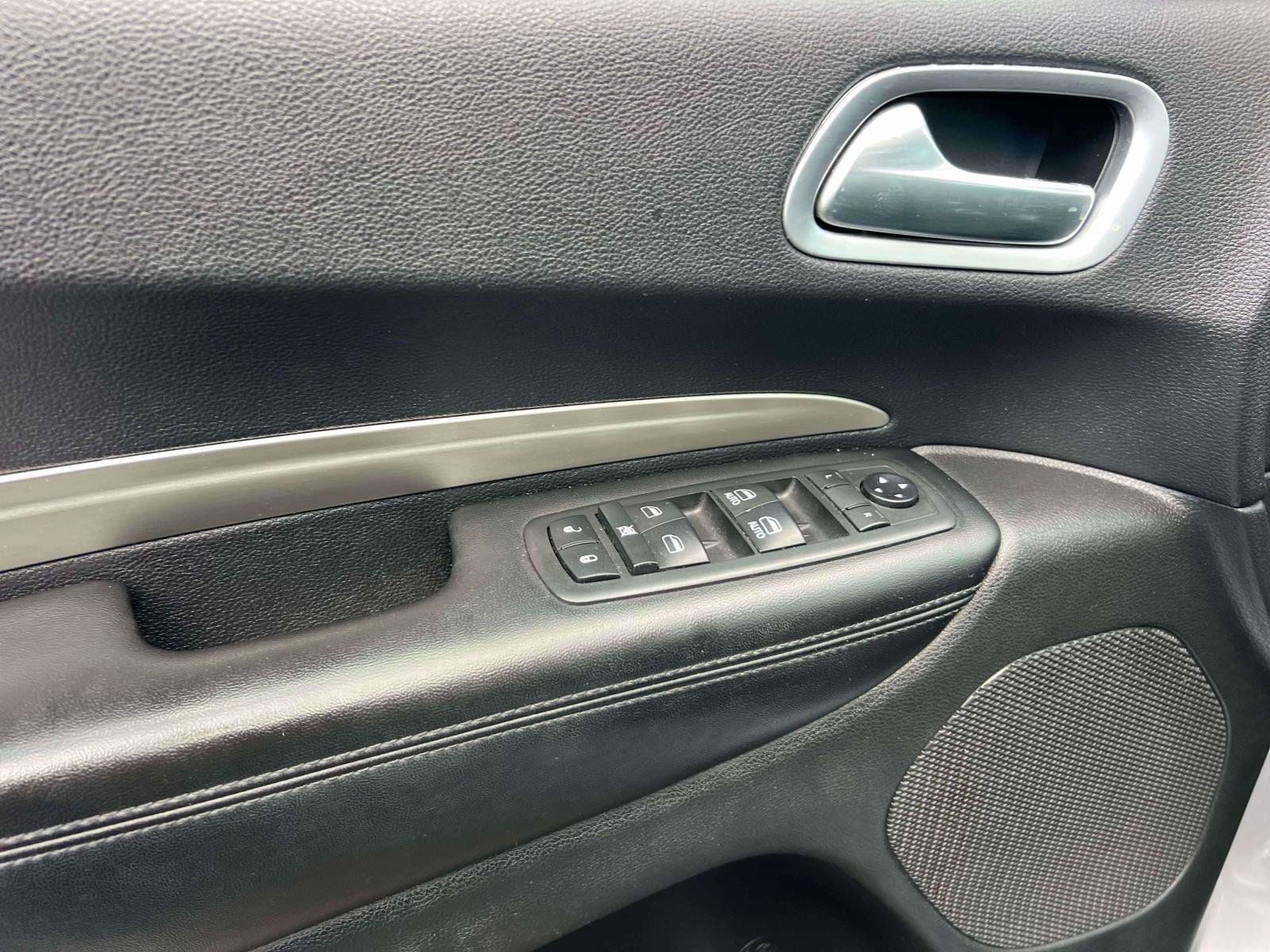 Used 2020 Dodge Durango SXT w/ 3rd Row Seating Group RWD image 17