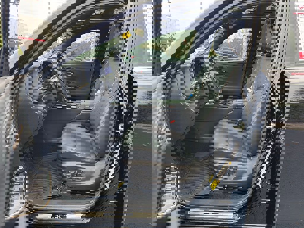 Used 2025 Toyota Crown Signia image 27